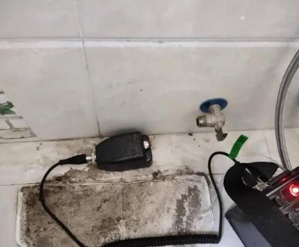 双台子屋顶漏水维修公司分享下卫生间漏水的危害及解决方法